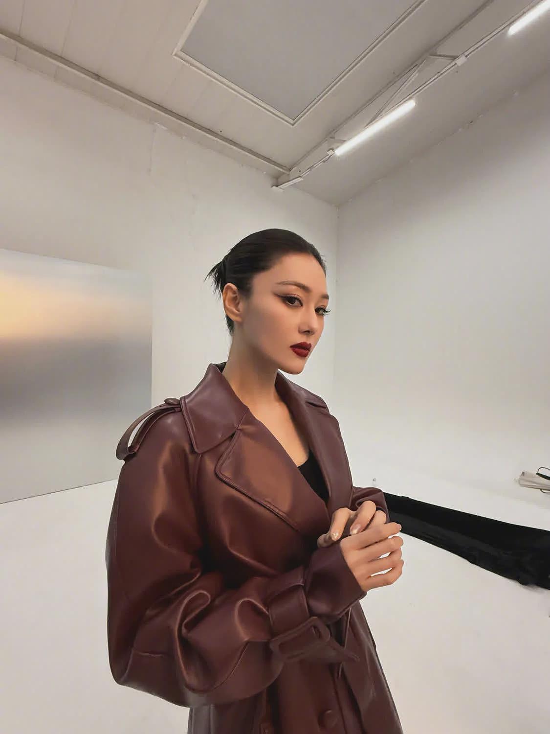 张馨予晒健身照,腰身练得好细但仍有小肚子,穿瑜伽裤翘臀抢镜(组图) - 10