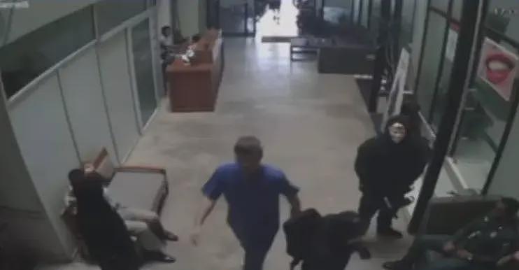 “东南亚第一深情”？越南大嫂为救男友带枪劫法场，到底是真是假（组图） - 13