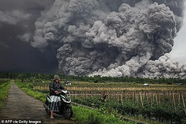 最高级别警戒！火山剧烈喷发 ，6小时连震45次，居民严重烧伤，灰烬遮天蔽日（组图） - 4