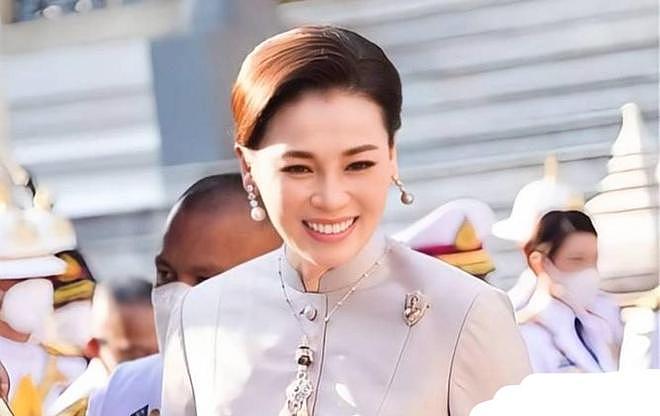 对老公温柔，对自己下手狠？泰国王后苏提达，在中国“狠狠圈粉”（组图） - 5