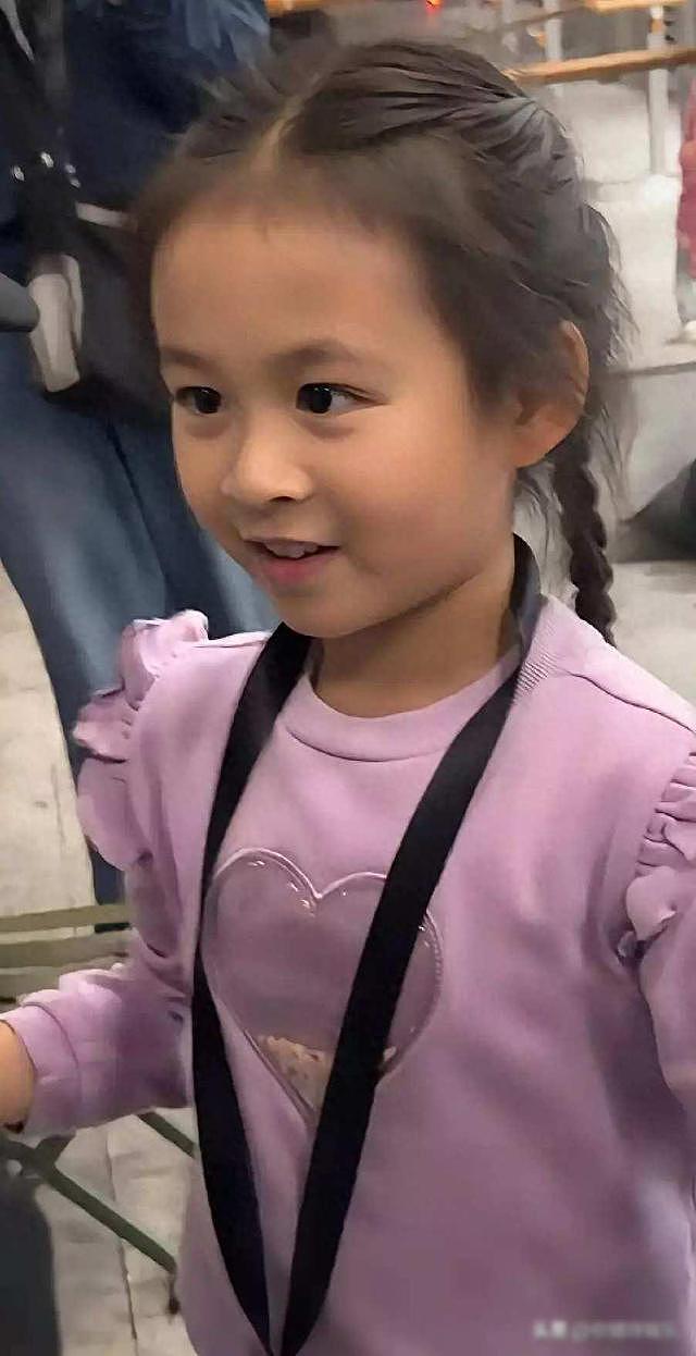 赵雅芝孙女惊艳亮相!五官神似奶奶被赞“迷你版白素贞”(组图) - 2