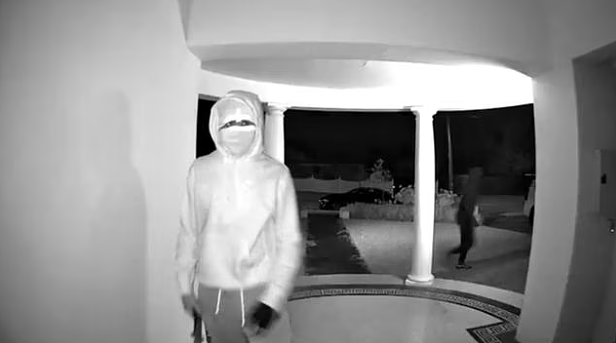 墨东21岁华人小伙为保护母亲，勇斗入室歹徒：“再不走我真砍你了！”（组图） - 5