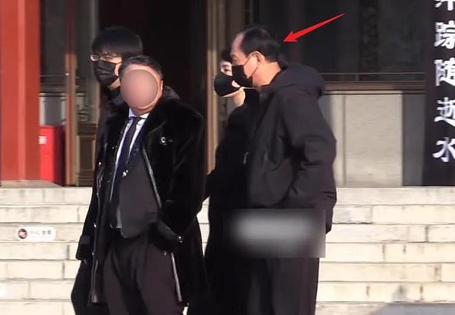 唐嫣疑现身悼念罗晋父亲，打扮严实在入口迎宾，被曝曾悄悄去探病（组图） - 7