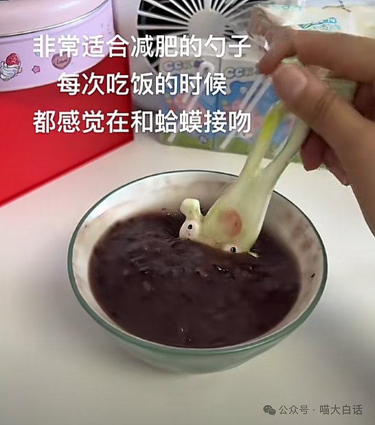 【爆笑】“把陌生人错认成朋友发了一个月自拍后...”哈哈哈哈哈太抓马了（组图） - 119