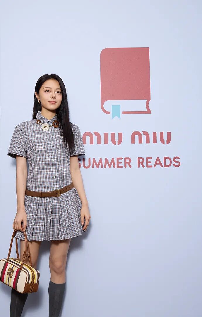 时尚圈最性感的“书呆子”，一年赚了123亿...（组图） - 4