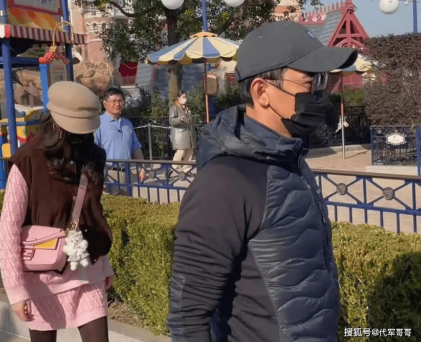 唐嫣现身公公追悼会！夫妻俩门口迎宾粉碎婚变传闻（组图） - 11