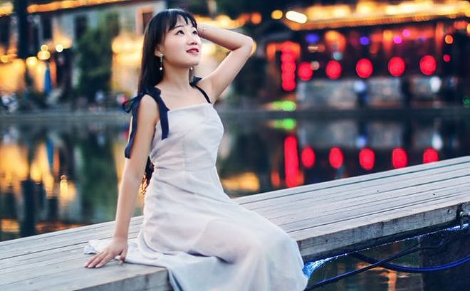 曾声援精日分子的中国女教师,躲到日本后,在丈夫劝说下出道拍成人片(组图) - 4