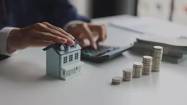 真相扎心!银行纷纷下场卖房,什么信号?(组图) - 1