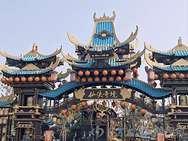 万岁山武侠城10个月营收突破10.68亿，距11亿元“对赌”目标仅一步之遥，年轻人为何爱上这座“武侠版迪士尼”（组图） - 1