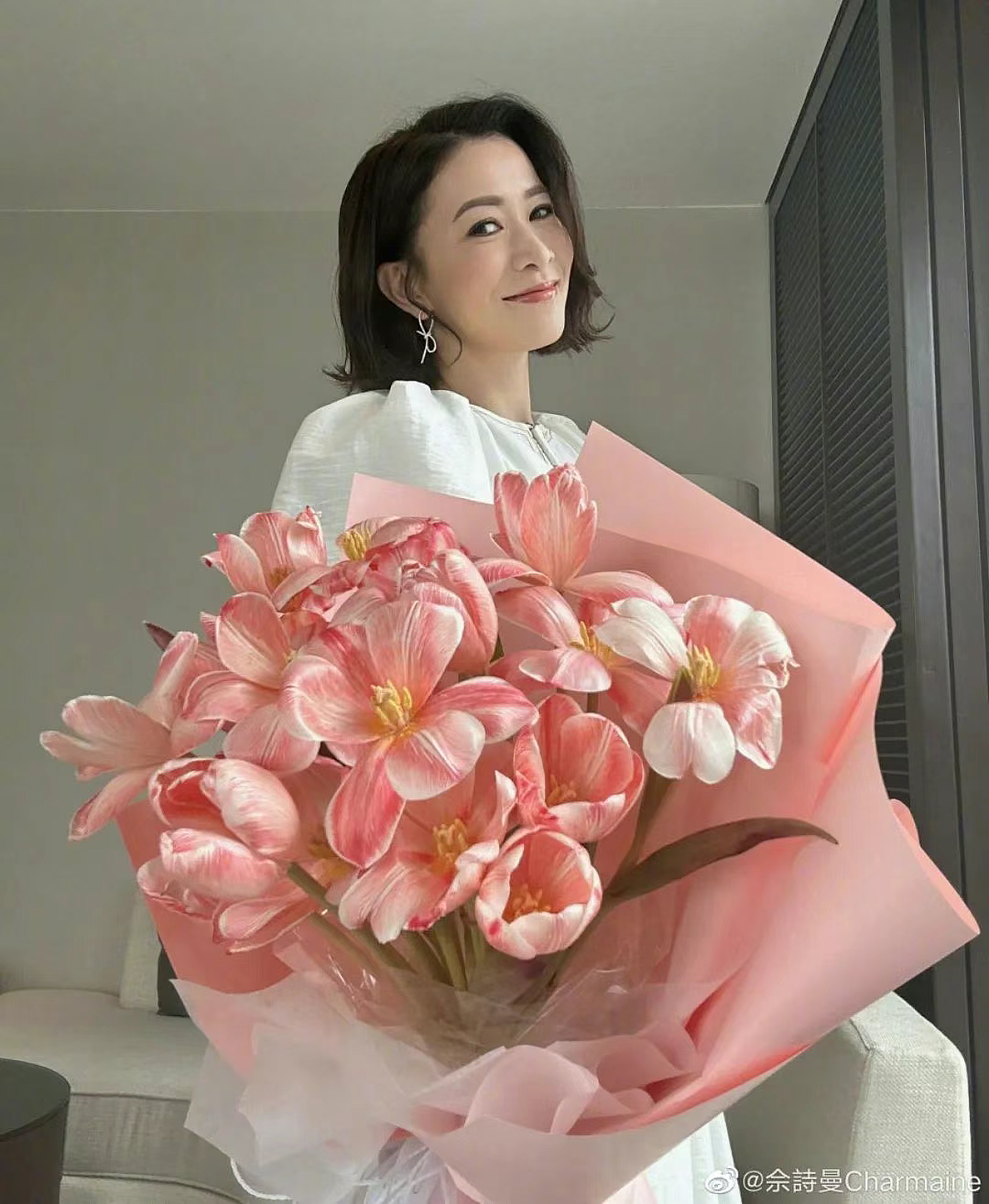 50岁佘诗曼又上热搜：未婚，身价过亿，独居客厅仅10㎡小破宅，只想当个富婆（组图） - 15