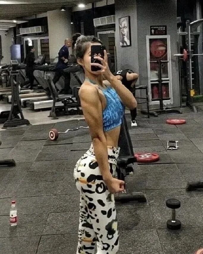 【美女】国产00后小妹妹都这么猛了吗？网友：这太顶了（组图） - 2