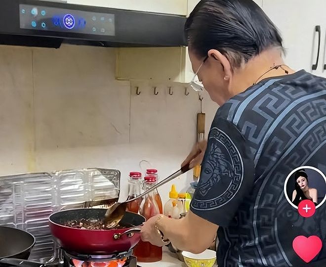 79岁侯耀华独居北京无保姆照料，家里脏乱差环境寒酸，风光不再！（组图） - 3