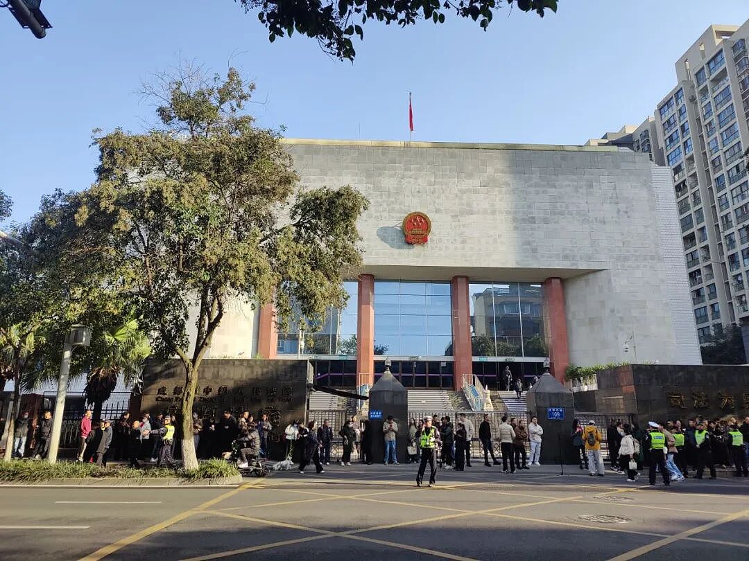 女子家门口被害案一审,“凶手是否患精神病”激辩超两小时(组图) - 3