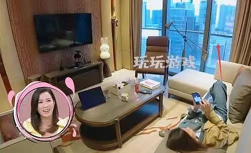 50岁佘诗曼又上热搜：未婚，身价过亿，独居客厅仅10㎡小破宅，只想当个富婆（组图） - 4