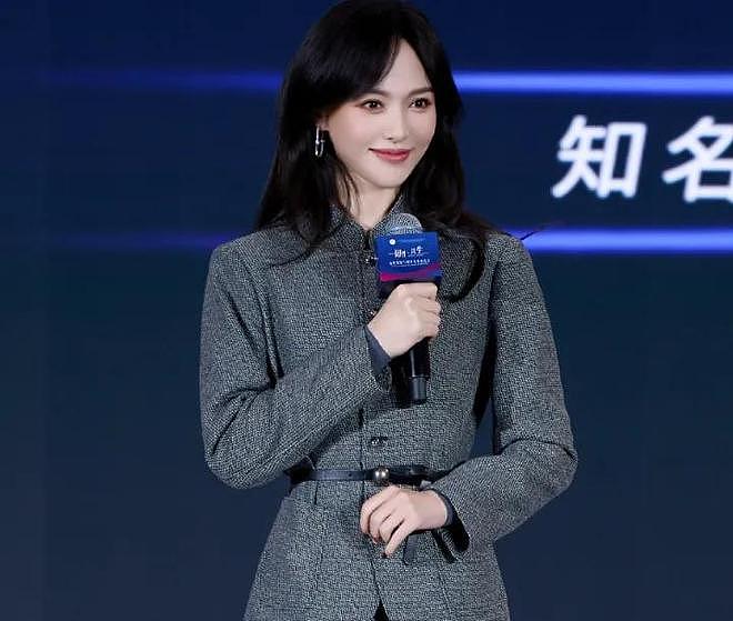 唐嫣疑现身悼念罗晋父亲，打扮严实在入口迎宾，被曝曾悄悄去探病（组图） - 13