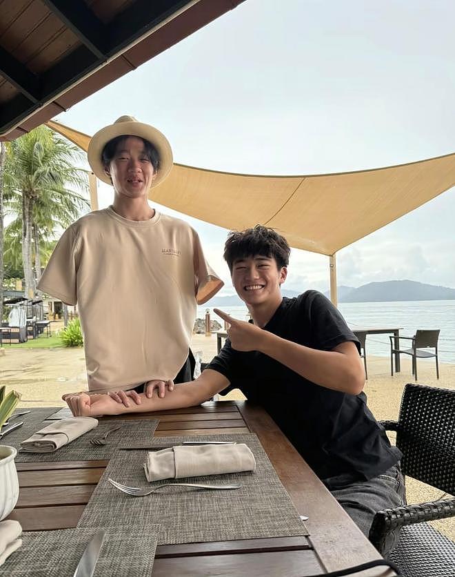 曹格15岁女儿Grace近照曝光，长相漂亮星味十足，暂不考虑出道（组图） - 4