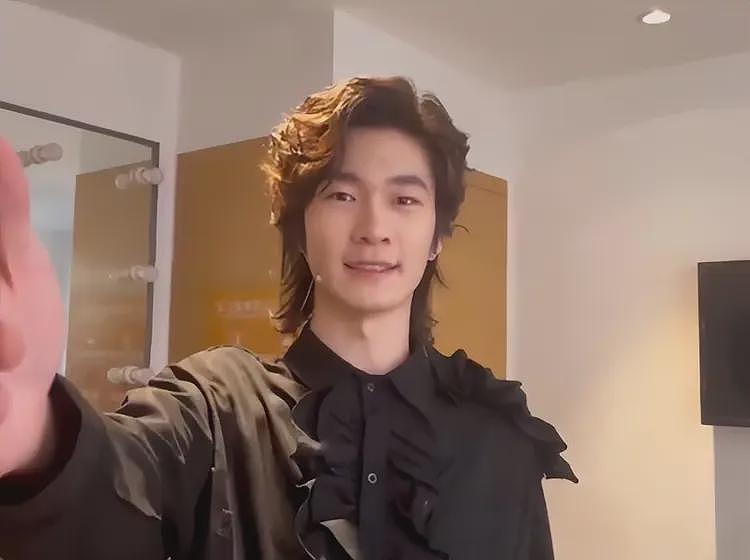 网传张亮儿子留学闯大祸！和女同学恋爱致怀孕，还被扒出关注伪娘（组图） - 17