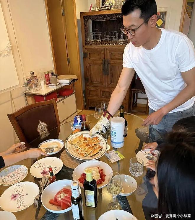 朱珠曝北京千万豪宅,41岁满鬓白发,嫁学霸老公成人生赢家(组图) - 10