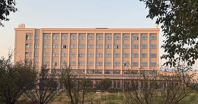 骗子当大学博导花200万买别墅：别叫我老师，叫我教授（组图） - 1
