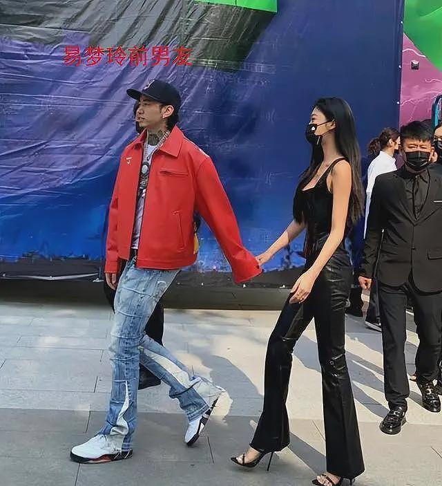 易梦玲新戏路透照曝光,这大长腿又白又直,难怪胡彦斌迷得团团转(组图) - 11
