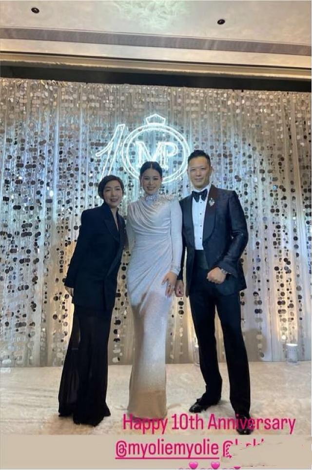 胡杏儿10周年婚宴,100瓶茅台香槟随便喝,只见庄思敏不见胡定欣(组图) - 1