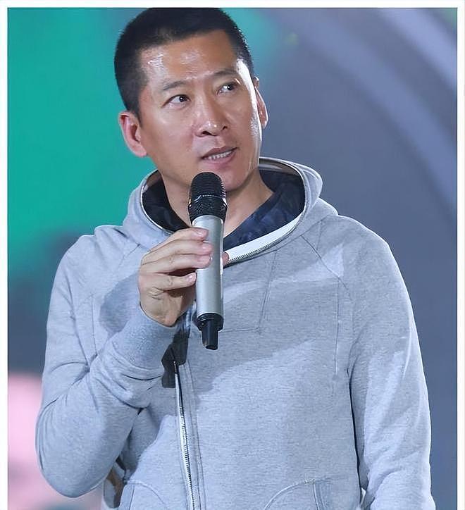 拍戏强硬舌吻、肇事逃逸、动手打人,周杰的标签到底哪些是真的?(组图) - 7