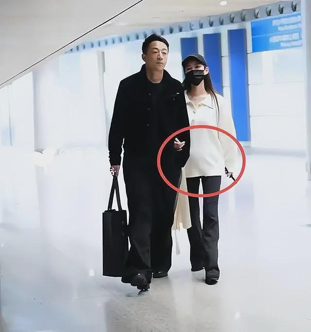 汪小菲马筱梅陪完大S儿女回京，女方挺孕肚步履蹒跚，回看二人恋爱时间线（组图） - 17