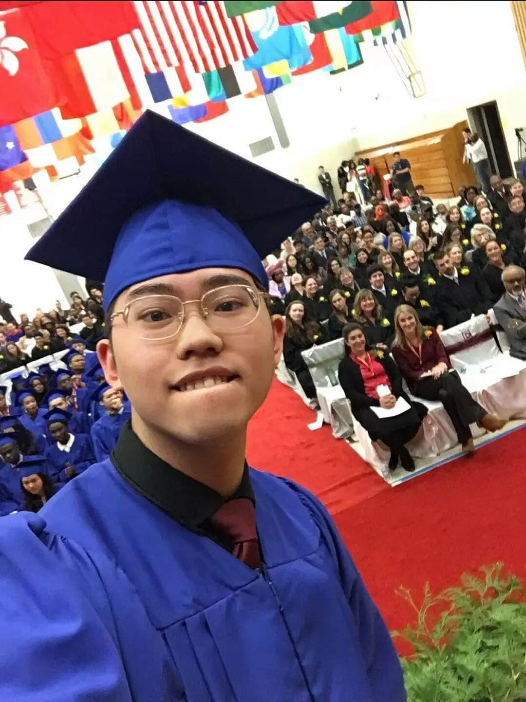 加拿大留学7年，95后小伙回国开奔驰摆摊卖盒饭！“大家都只活一次，重要的就是体验生活”（组图） - 4