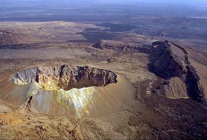 衣索比亚火山苏醒，1.2万年后爆发！火柱冲天画面曝，14公里灰云飘亚洲（视频/组图） - 3
