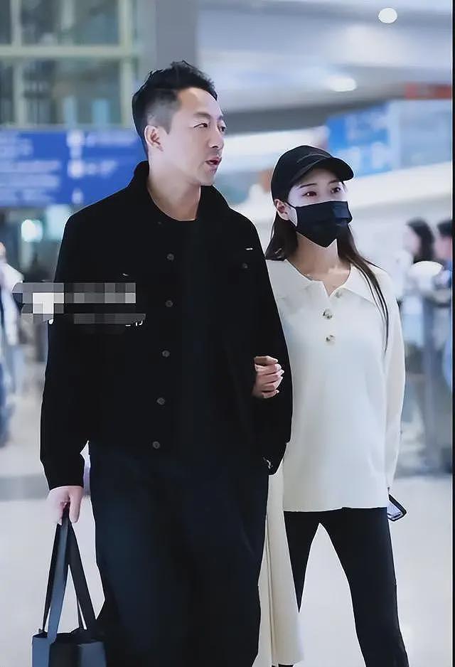 汪小菲马筱梅陪完大S儿女回京，女方挺孕肚步履蹒跚，回看二人恋爱时间线（组图） - 25