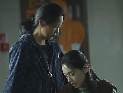 陪睡上位?宋佳又封视后,网友炸锅了(组图) - 4