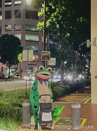 新加坡，东南亚人自己的佛罗里达州！地铁晾衣服、内裤占座、大街上裸奔...（组图） - 13
