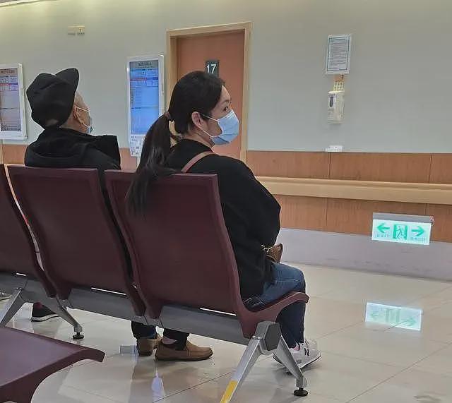 郭碧婷大变样，素颜眼窝凹陷，5岁女儿露正脸，可爱但撒泼躺地上（组图） - 6
