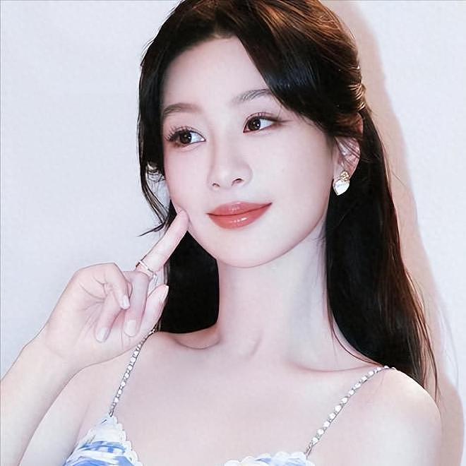 事实证明,单身七年只工作不恋爱的杨紫,已经走上另一条阳光大道(组图) - 1