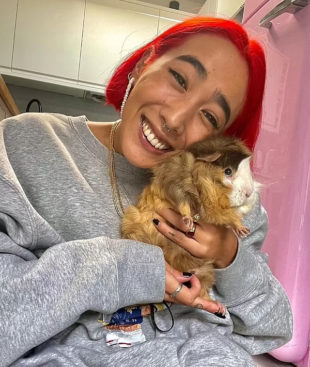 华人叛逆女孩成为英国贵族新门面！家族是英国金融缔造者，她却烟酒纹身样样来，还想回中国寻根（组图） - 4