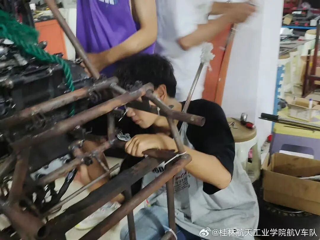 五千学生在公园上演“速度与激情”，路人纷纷围观，背后情况不简单（组图） - 9