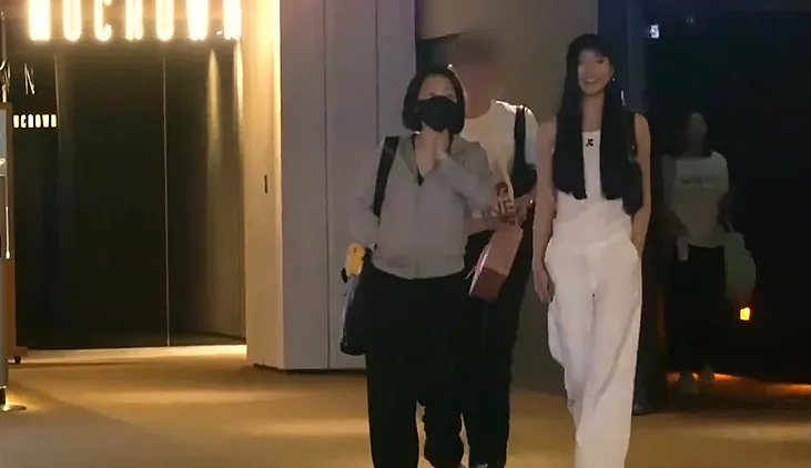 疑小S二女儿官宣恋情?18岁生日晒亲密合影,这一家人是真的开放(组图) - 6
