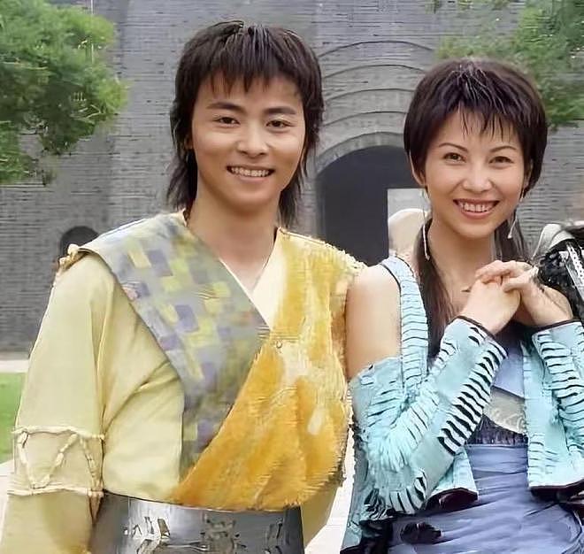53岁蔡少芬为钱累脱相,化妆时直呼又困又累,15岁就开始为母还债(组图) - 15