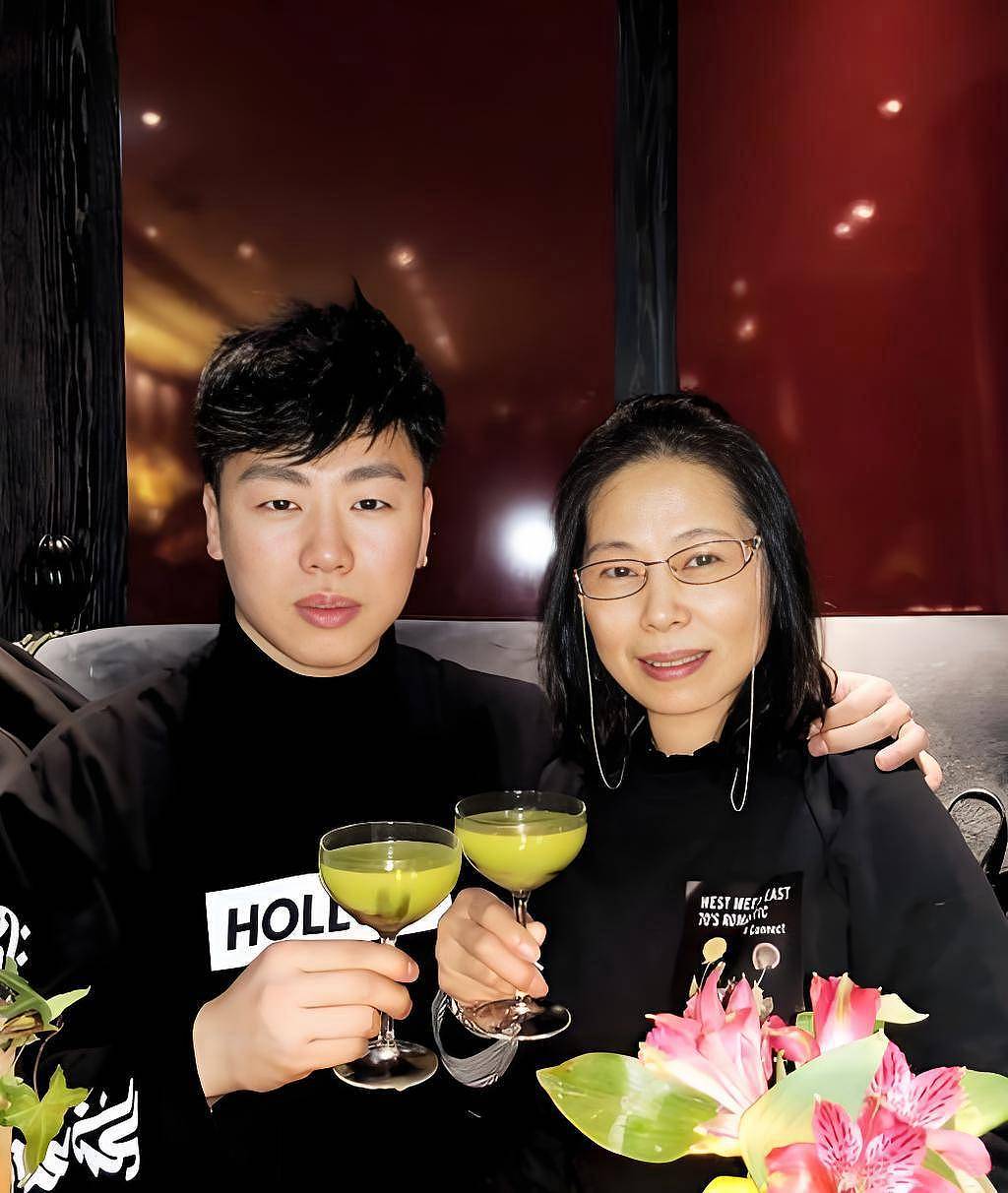 42岁胡彦斌恋情曝光！单亲母亲激动落泪（组图） - 8
