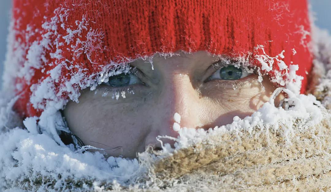 全国突袭!加拿大机场被暴雪“吞没”瘫痪,50公交抛锚、极地漩涡恐直逼-50℃,全境冰封(组图) - 4