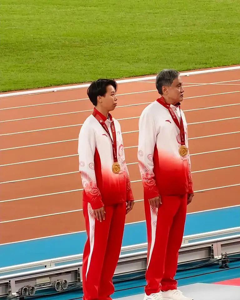 五千学生在公园上演“速度与激情”，路人纷纷围观，背后情况不简单（组图） - 2