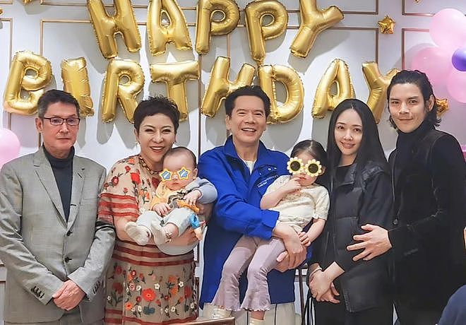 41岁郭碧婷近照曝光！独自带孩子出街面容憔悴，嫁入豪门照样受累（组图） - 17