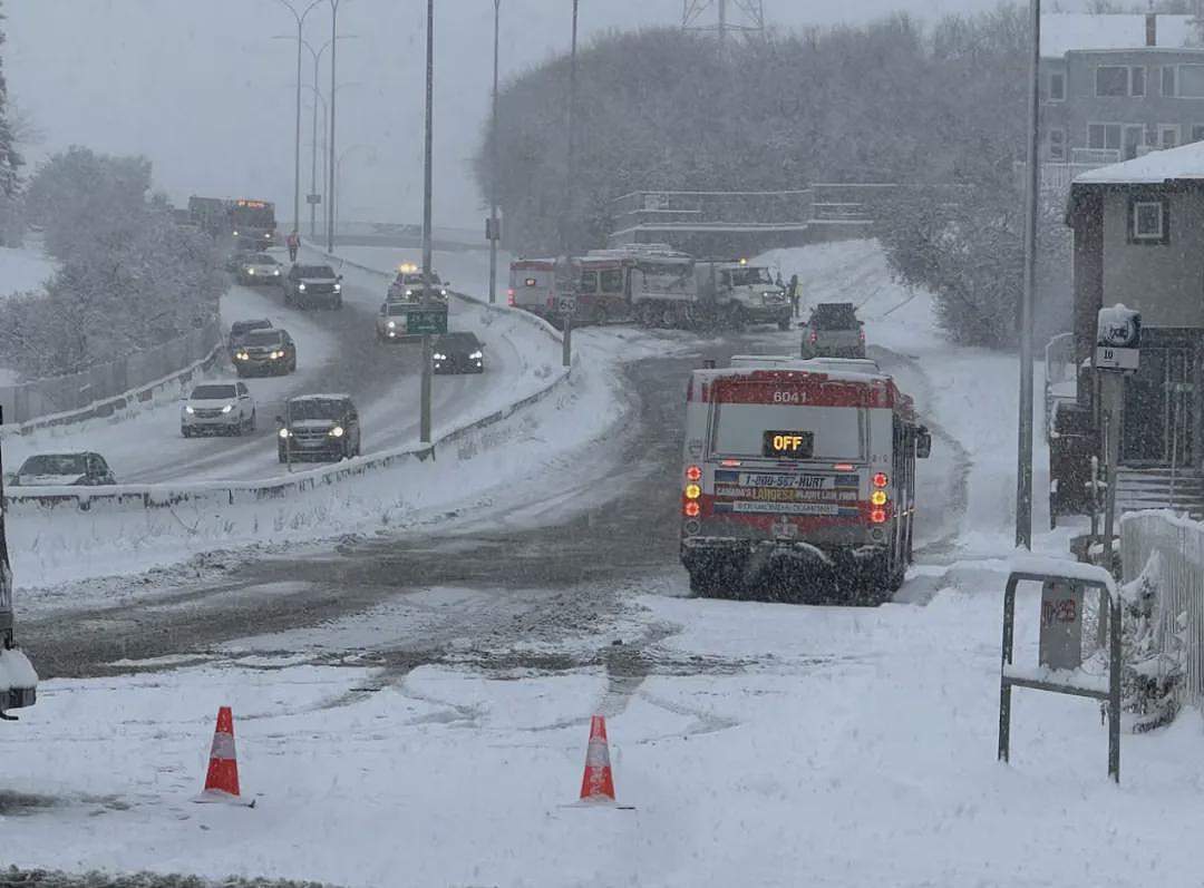 全国突袭!加拿大机场被暴雪“吞没”瘫痪,50公交抛锚、极地漩涡恐直逼-50℃,全境冰封(组图) - 2