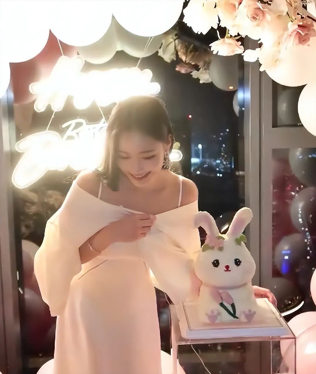 疑小S二女儿官宣恋情?18岁生日晒亲密合影,这一家人是真的开放(组图) - 2