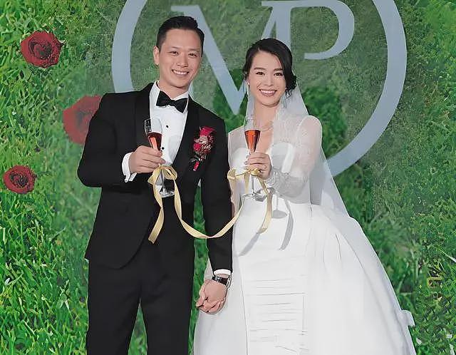 胡杏儿10周年婚宴,100瓶茅台香槟随便喝,只见庄思敏不见胡定欣(组图) - 12