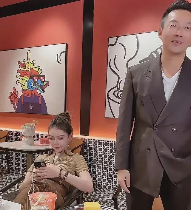 汪小菲马筱梅陪完大S儿女回京，女方挺孕肚步履蹒跚，回看二人恋爱时间线（组图） - 28