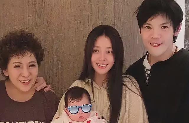 郭碧婷大变样，素颜眼窝凹陷，5岁女儿露正脸，可爱但撒泼躺地上（组图） - 3