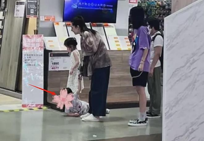41岁郭碧婷近照曝光！独自带孩子出街面容憔悴，嫁入豪门照样受累（组图） - 6
