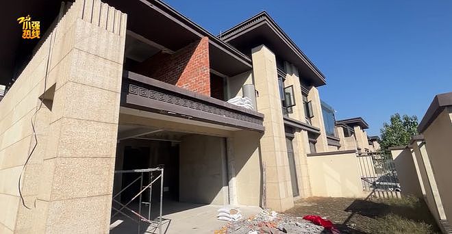 杭州妈妈给女儿买排屋,装修时竟发现…施工队:不敢装了!业主:不敢住了(组图) - 1