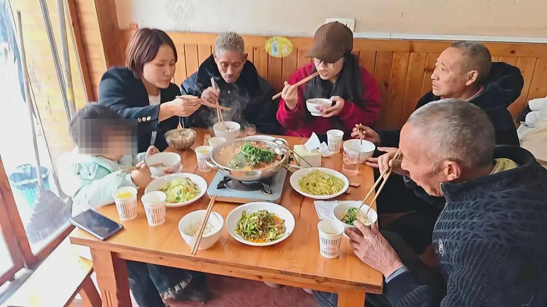 一家三口被拐背后:父女分离31年重聚,母亲已去世(组图) - 2